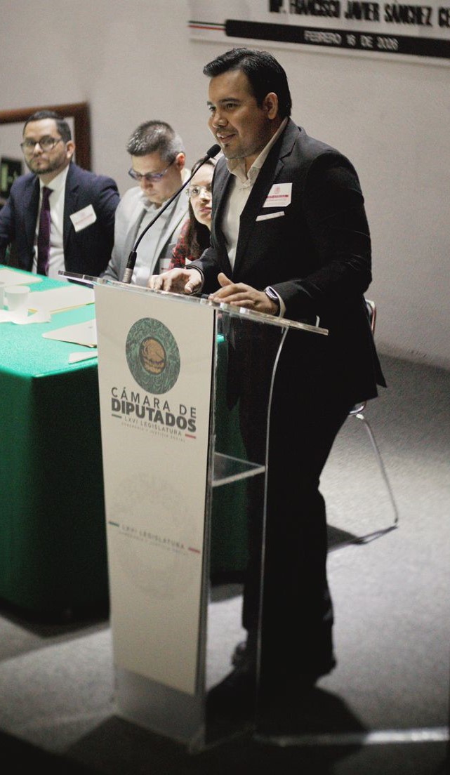 Dr. Joan Tuareg Chávez Medina — Director Médico de Longevity Clinic